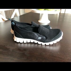 Sketchers Air Cooled Memory Foam Slip On Sneakers